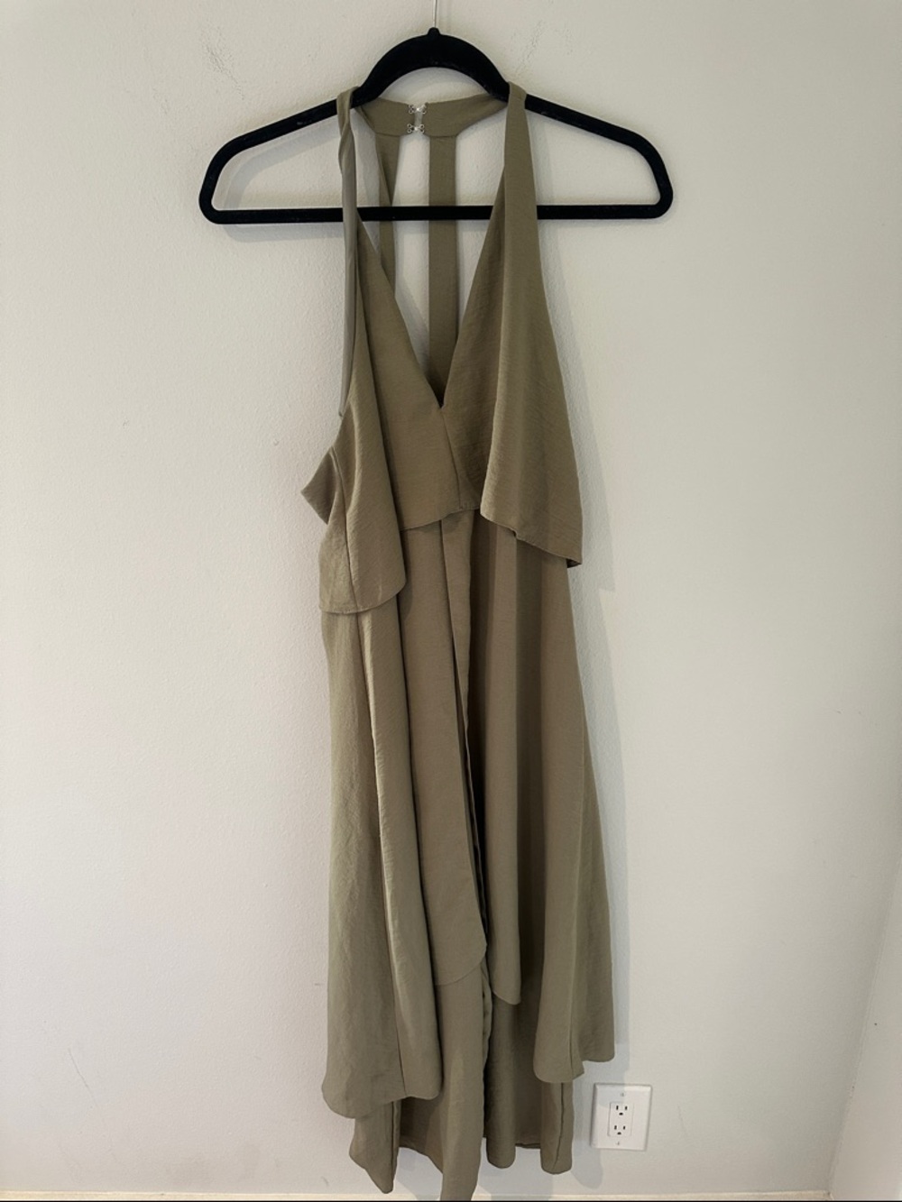 ASOS Olive Halter Flowy Women's Jumpsuit Size 8 NWT